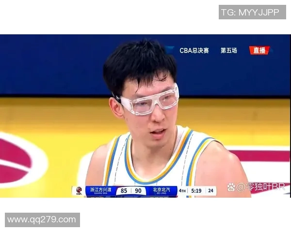 周琦表现抢眼,被誉为当之无愧的内线王 周琦表现抢眼,被誉为当之无愧的内线王